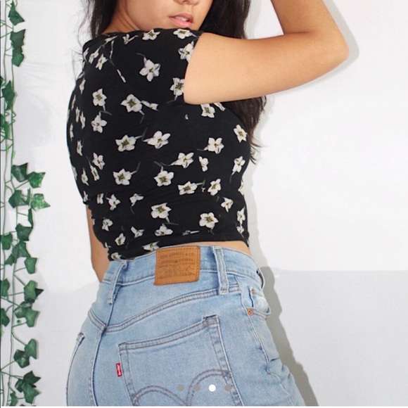 Ditsy Floral Print Crop Tee
Black with White - Picture 3 of 4